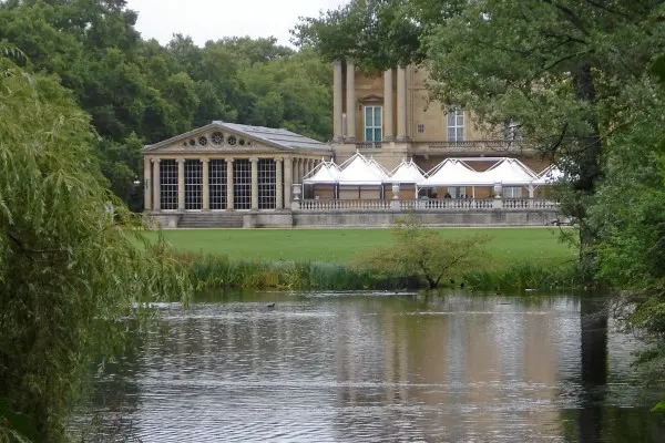 Serene lake view at Buckingham Palace gardens