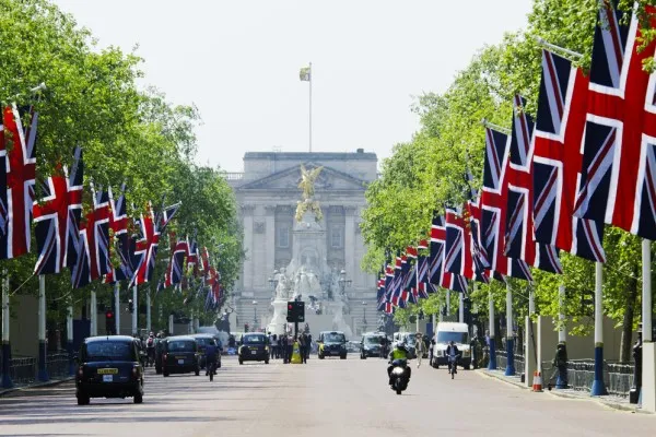 The Mall leading to Buckingham Palace